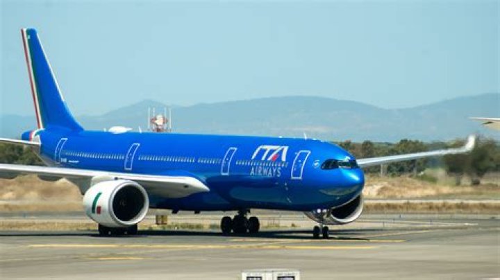 Italy faces strike by airport staff on Monday 8 January